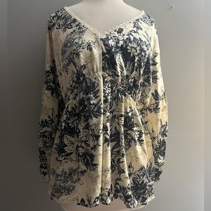 Dainty and elegant floral blouse